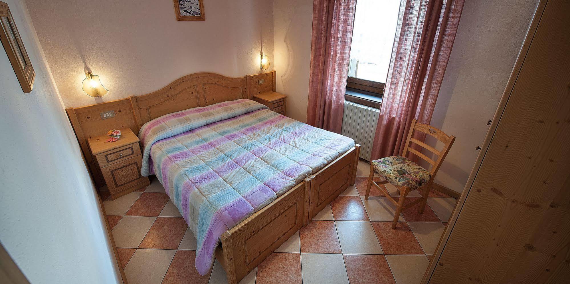 Baita Carosello Apt 4 Adiacente alla partenza del Carosello 3000 Livigno Esterno foto
